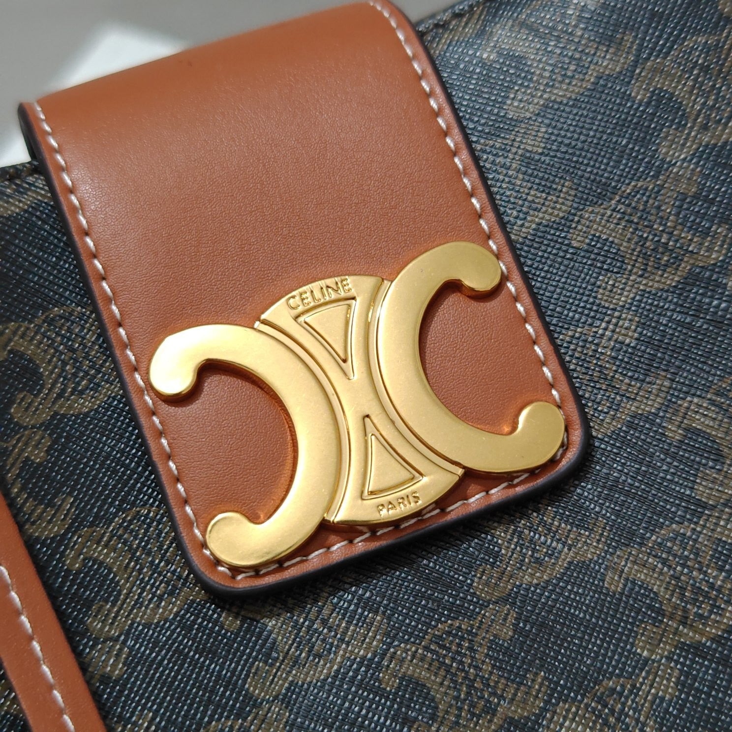 Classic Tri-Pattern Top Handle Tote – Brown